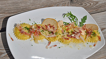 Deegkussentjes met Golden Delicious en spek
