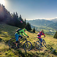 Snelle trails voor mountainbikes Flitsend omlaag naar het dal - IDM Zuid-Tirol/Kristen-J. Sörries