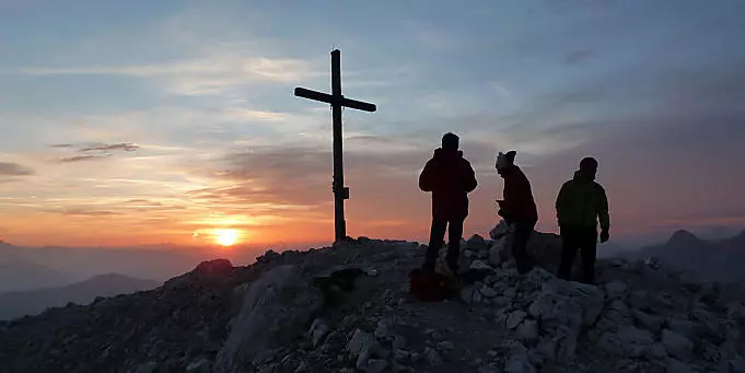Zonsopgang op de Peitlerkofel: de hemel staat in brand
