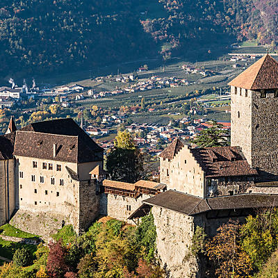 Kasteel Tirol: oude muren met geschiedenis