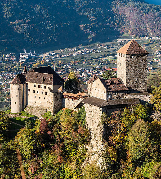 Kasteel Tirol: oude muren met geschiedenis
