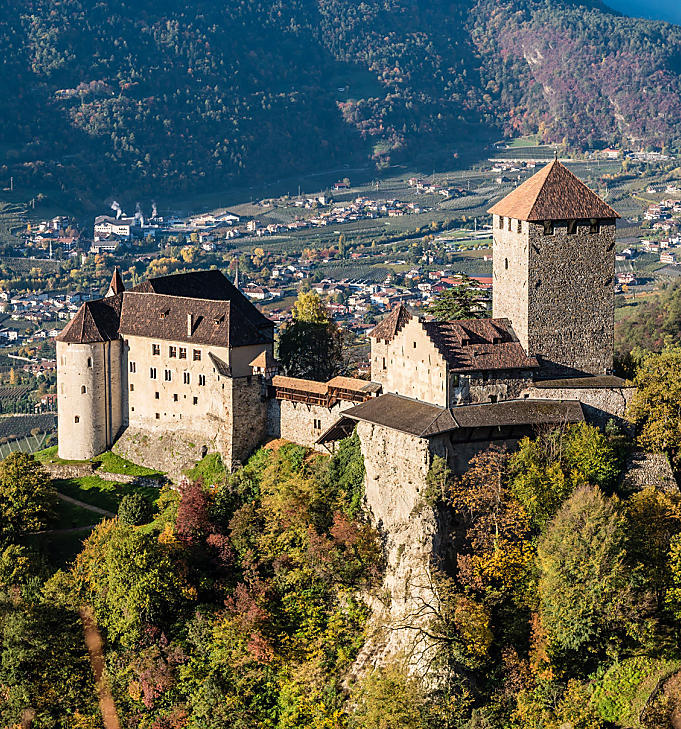 Kasteel Tirol: oude muren met geschiedenis