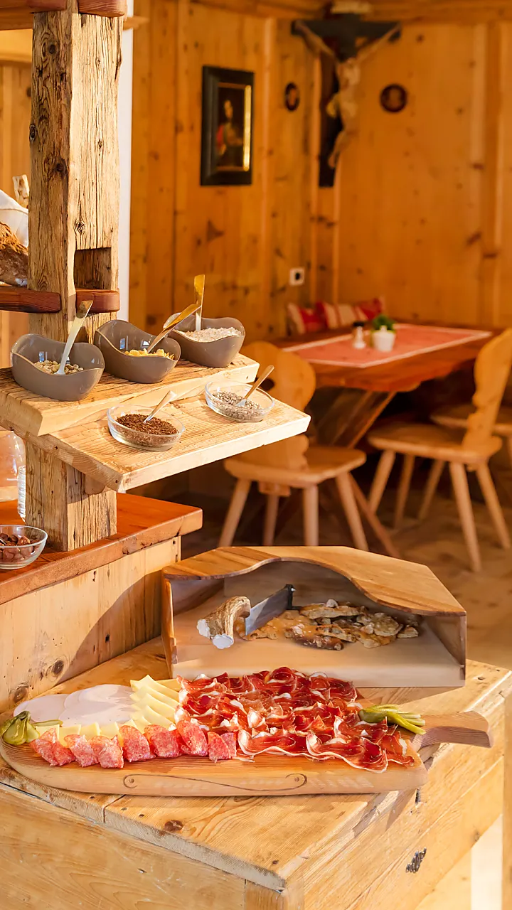 Vakantie op de boerderij in Zuid-Tirol: Roter Hahn presenteert meer dan 1600 vakantieboerderijen - aanbiedingen met vakantiehuisjes of kamers voor je vakantie in Zuid-Tirol