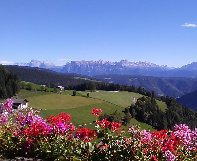 Uitzicht op de Rosengarten en de Schlern