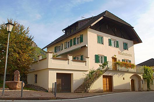 Kreutnerbinder Hof - Elenco Photo
