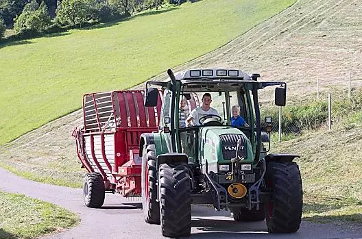 Het boeren is altijd weer spannend voor jong en oud. 