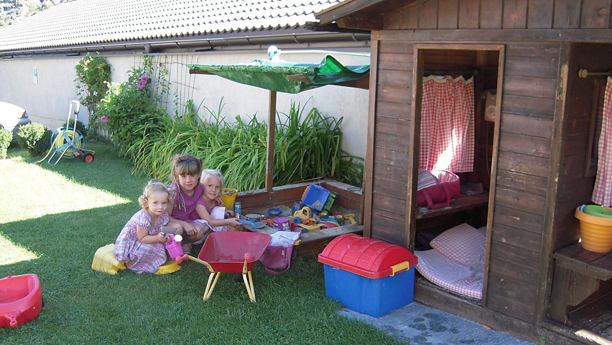 Onze ruime tuin nodigt uit om er te spelen