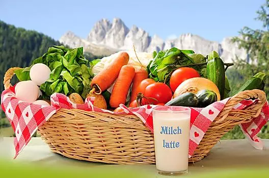 Wij voorzien u graag elke dag van verse producten uit de moestuin, en van melk en eieren van onze scharrelkippen.