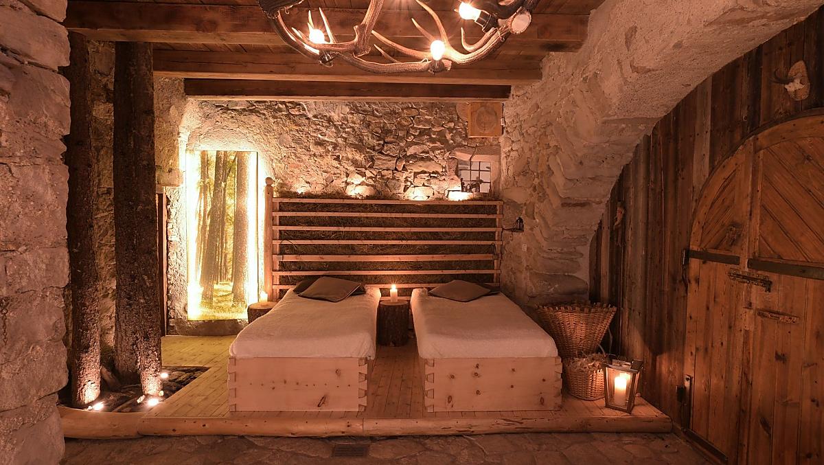 Onze alpine wellnessruimte met hooibedden