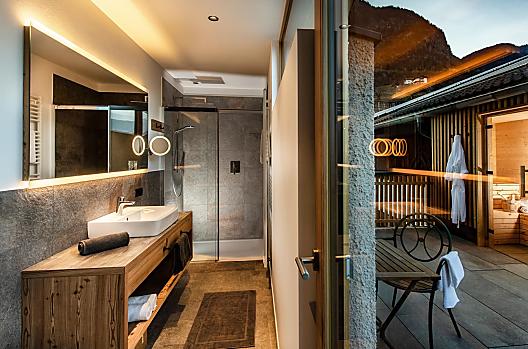 Badkamer met saunaterras