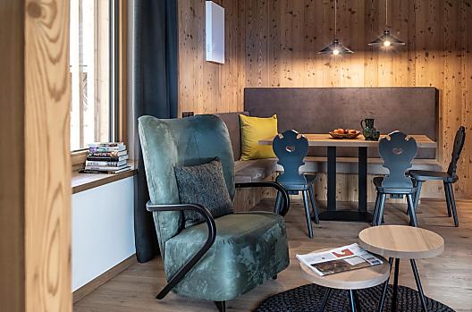 Woonkamer in het appartement Ummi