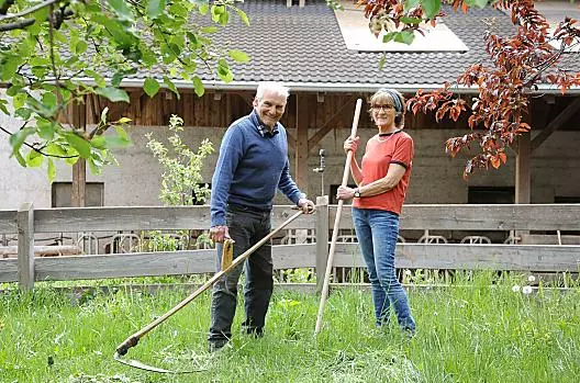 Franz, de eigenaar van de boerderij met nichtje Gerlinde