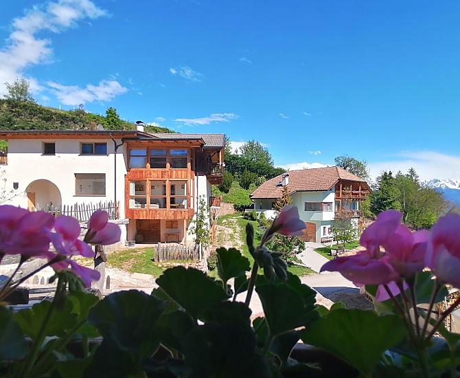 Boerderij en huis met vakantiewoningen