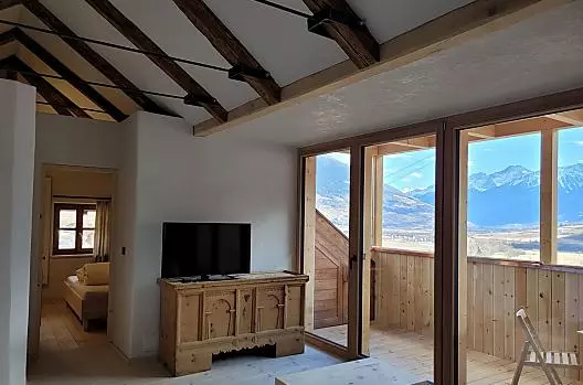 Woonkamer met balkon en panorama
