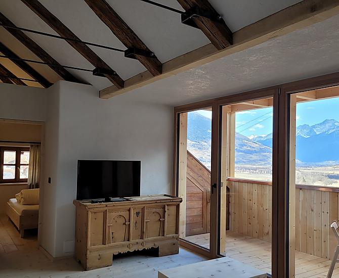 Woonkamer met balkon en panorama