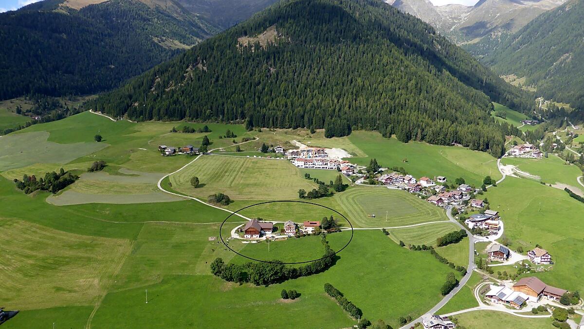De Latschenhof vanuit de lucht gezien