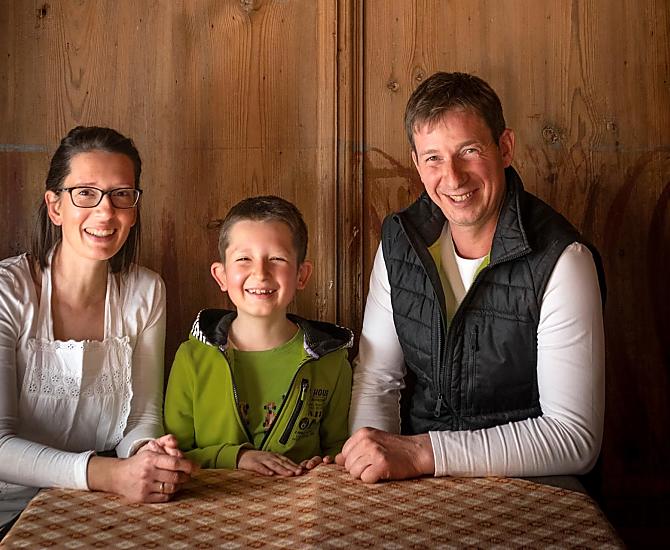 Boerin Elisabeth, zoon Andreas en boer Markus