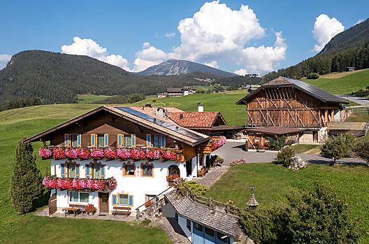 Binterhof - Elenco Photo