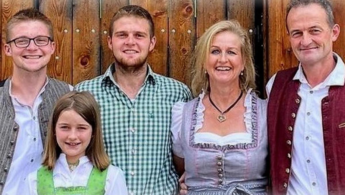 Max, Angelika, Daniel, Elias en Sarah (van rechts naar links) kijken uit naar jullie komst.
