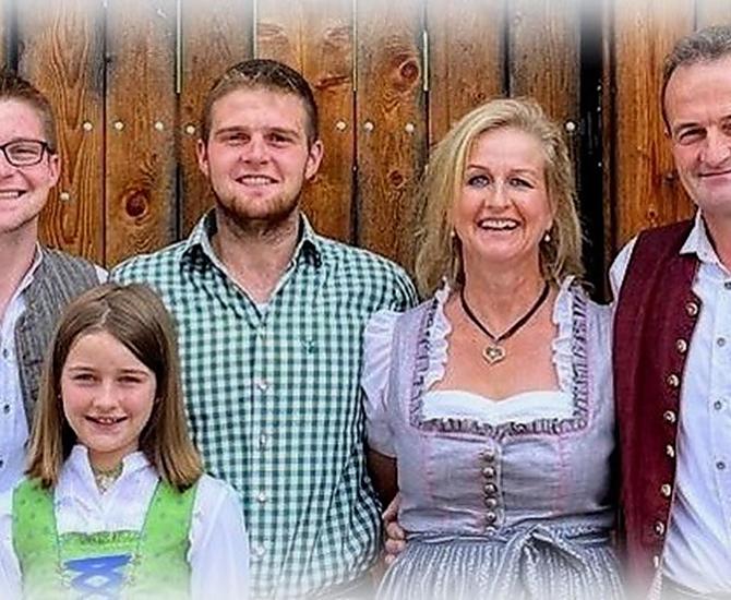 Max, Angelika, Daniel, Elias en Sarah (van rechts naar links) kijken uit naar jullie komst.