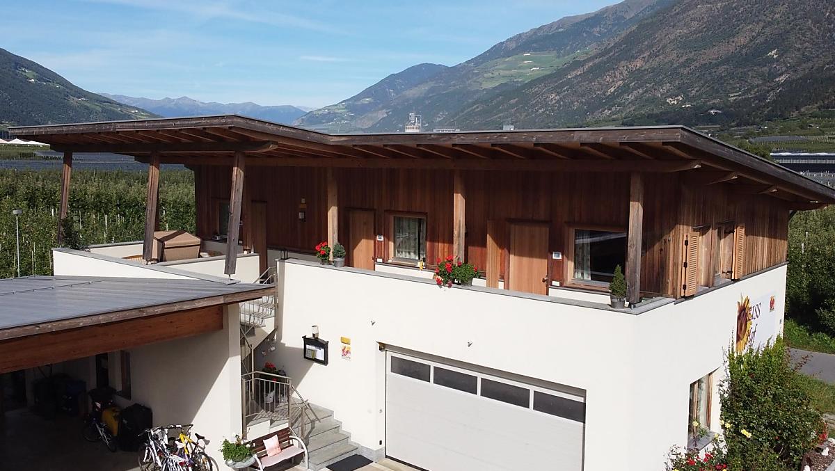 Uitzicht op onze drie gezellige vakantiewoningen