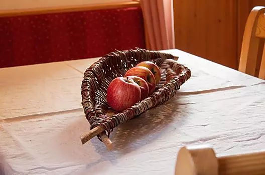 Als aankomstverrassing leggen wij graag onze eigen appels voor u op tafel.