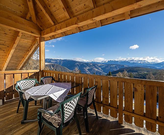 Panoramaterrasse Wohnung Edelweiß mit Blick auf die Dolomiten