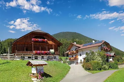 Binterhof - Elenco Photo