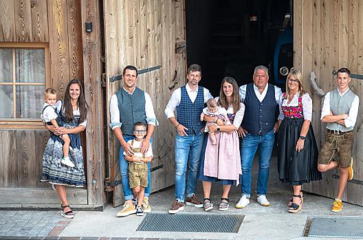 Stephy met Willi, Hannes met Toni, Andi, Elisa met Maja, Sepp, Rosalinde, Peter