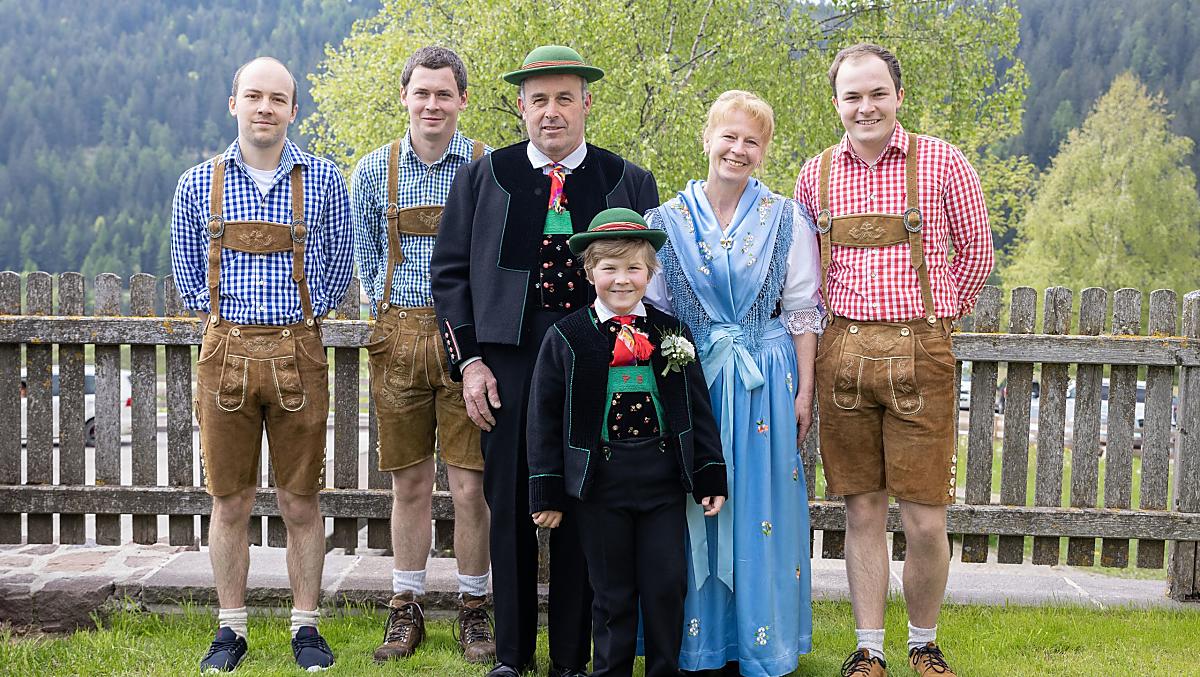 Wij heten u van harte welkom bij ons op de Leitnerhof! Familie Ferdinand en Hildegard Plattner met Michael, Christoph, Manuel en Elias