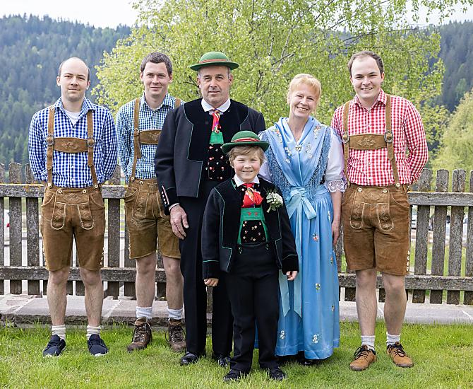 Wij heten u van harte welkom bij ons op de Leitnerhof! Familie Ferdinand en Hildegard Plattner met Michael, Christoph, Manuel en Elias