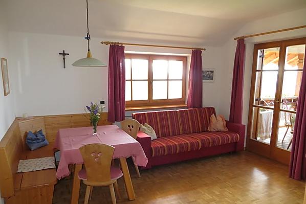 Wohnzimmer mit Dolomitenblick