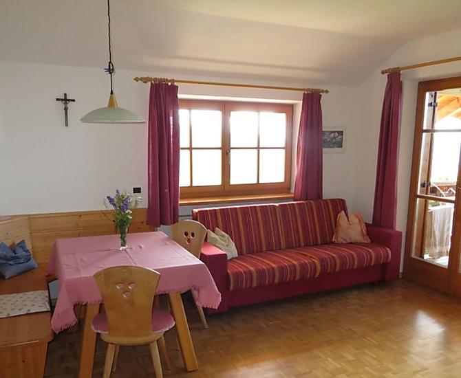 Wohnzimmer mit Dolomitenblick