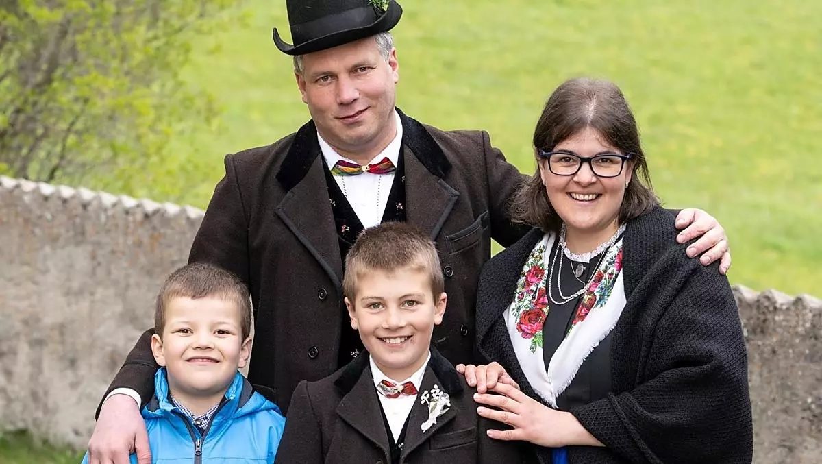 Op de foto ziet u het gastgezin: Klaus en Petra met de twee kinderen Leon en Samuel 