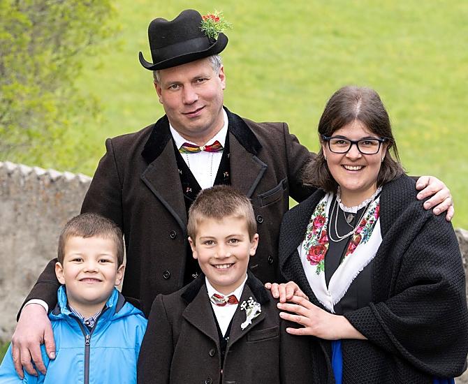 Op de foto ziet u het gastgezin: Klaus en Petra met de twee kinderen Leon en Samuel 