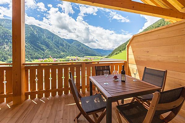 Sehr großer Balkon nach Süden mit Platz zum Sonnenliegen.