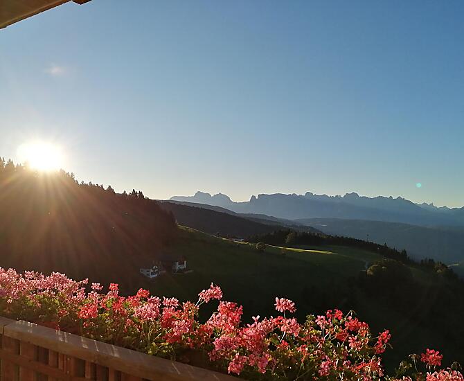 Zachtjes gewekt door de zon – het uitzicht vanaf het balkon