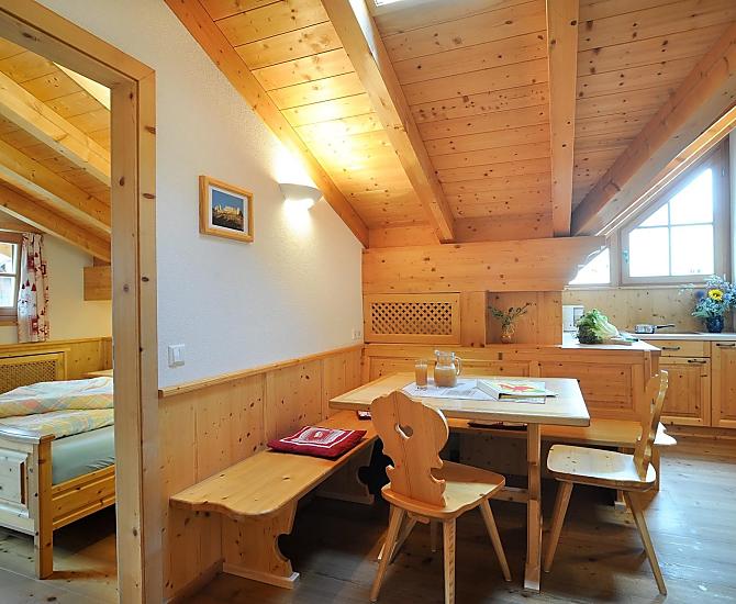 Gemütliche Sitzecke im Hüttenstil
