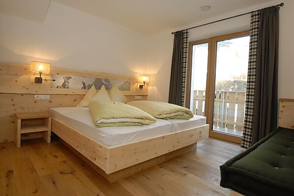 Doppelbettzimmer mit Balkon