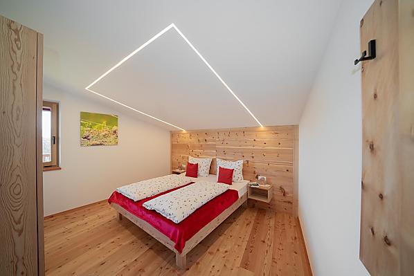Schlafzimmer aus Zirmholz