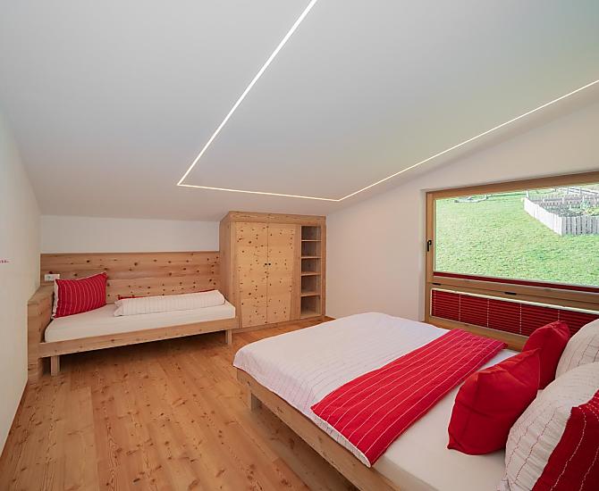 Schlafzimmer in Massivholz 