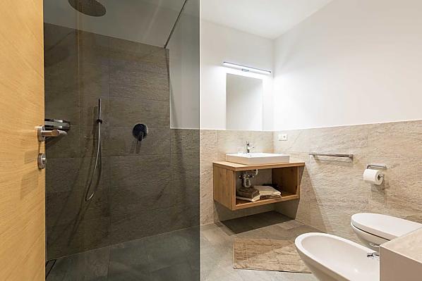 Das moderne Badezimmer.