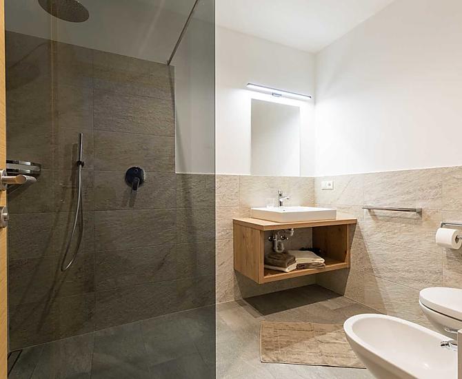 Das moderne Badezimmer.