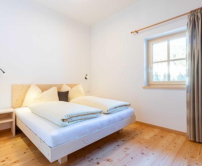 Schlafzimmer mit Blick zum Latemar.