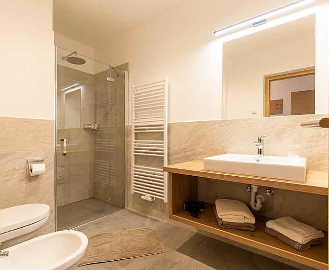 Das moderne Badezimmer.