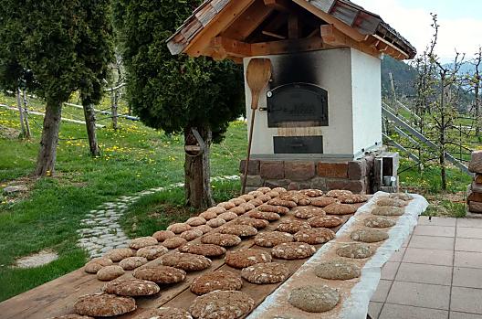 Brood bakken op de Haflingerhof