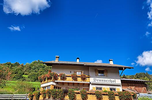 Brunnerhof - Elenco Photo