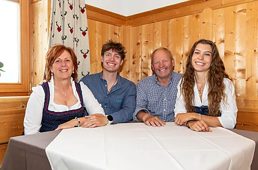 Lindnerhof - Elenco Photo