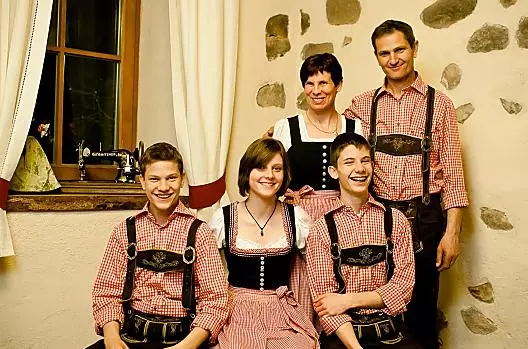 Luggin Steffelehof - Elenco Photo