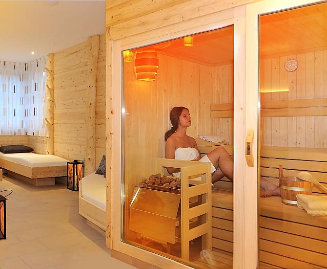 Ontspannen in de Finse sauna of het kruidenstoombad met rustruimte